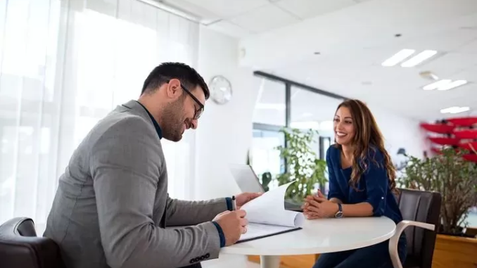 Apa Itu Ghost Rich? Arti, Perbedaan, Ciri-ciri dan Dampaknya